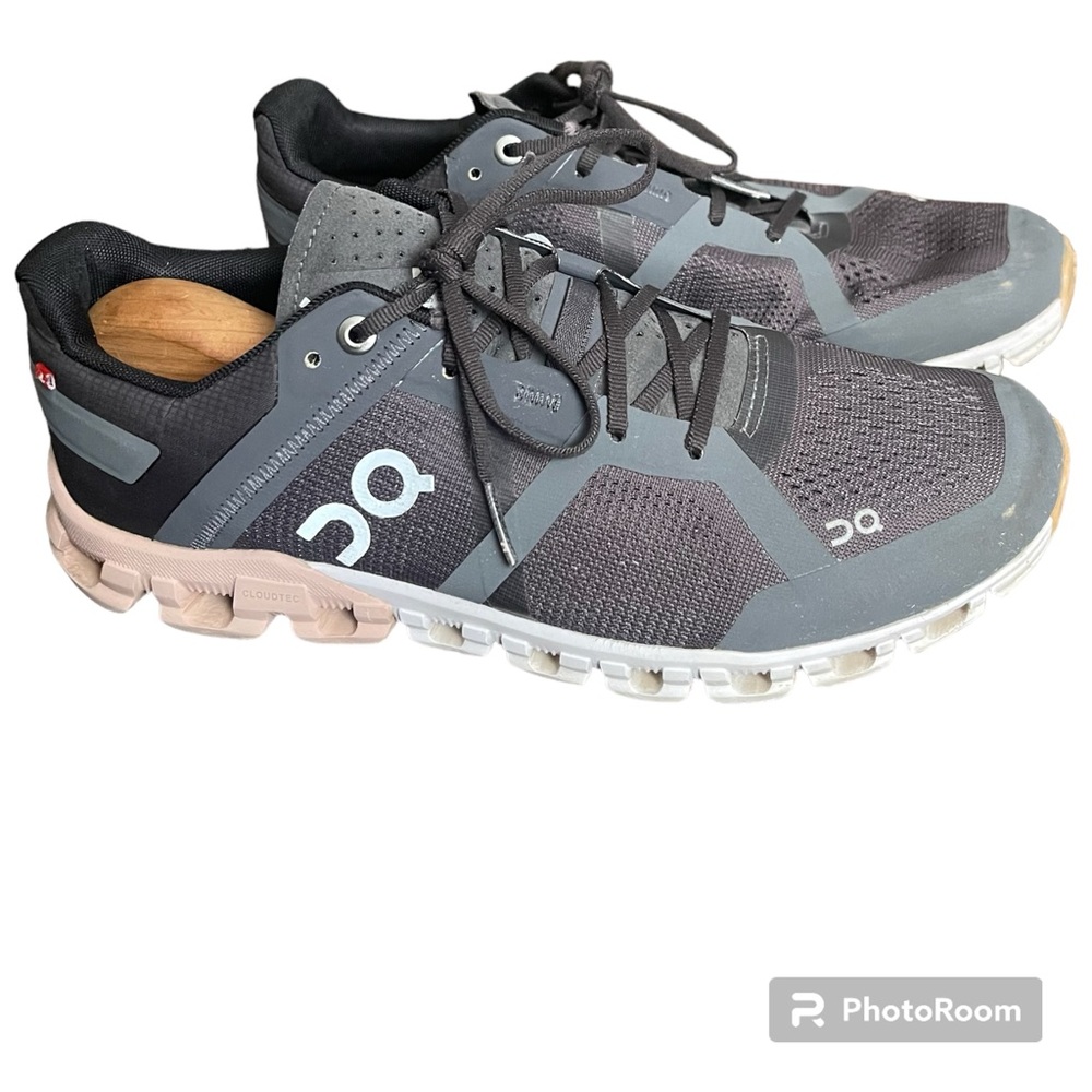 ON CLOUD Womens Helion Swiss Engineering Running Shoes Pink Gray White